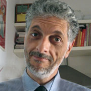 Foto di Massimo Coen Cagli, docente del corso sul fundraing in biblioteca